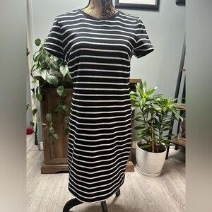 Old Navy black/white striped dress. Size M.